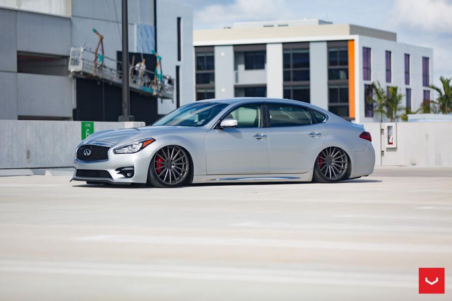  Infiniti Q70 on Vossen Wheels (VFS2) 2017 года  (фото 29 из 43)